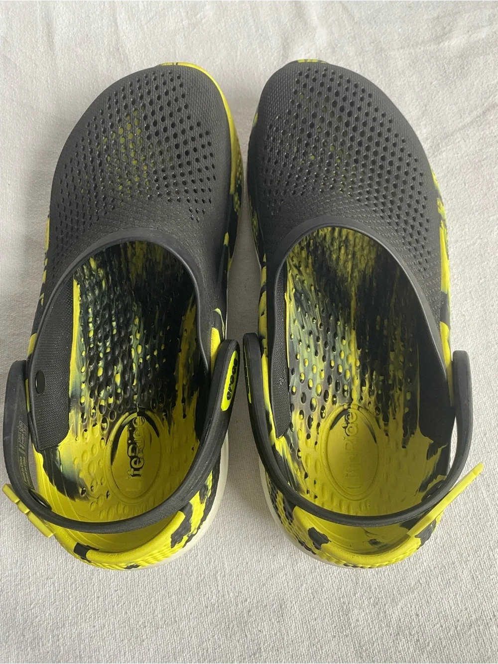 CROCS LiteRide 360 Marbled Clog in Black and Neon Yellow